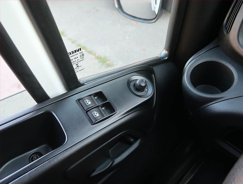 Iveco Daily (2022) 2.3 HPT, Skříň, 19m3 - fotka 16 z 17