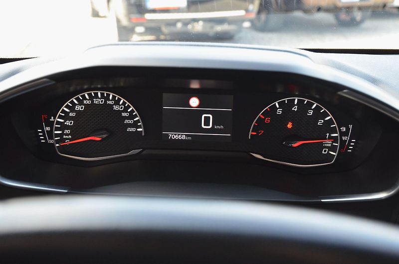 Peugeot 208 (2020) 1.2 55kW / ČR / ROZVODY/ 70tkm - fotka 19 z 32
