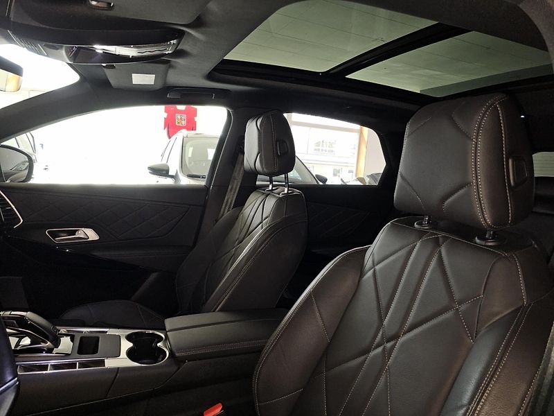 DS Automobiles DS7 Crossback 1.5 BlueHDi 130 EAT8 Rivoli CZ - fotka 11 z 25