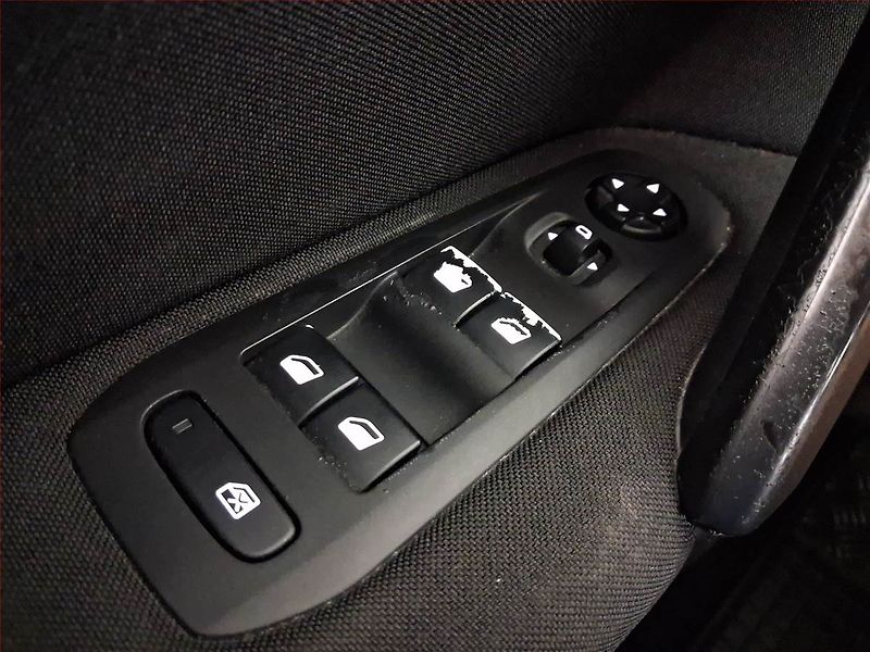 Peugeot 308 (2017) 1.6 BlueHDi, Serv.kniha - fotka 18 z 19