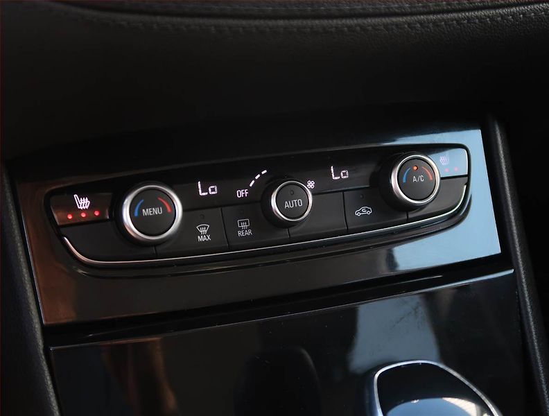Opel Grandland X (2018) 1.2 Turbo, Automat, Serv.kniha - fotka 18 z 21
