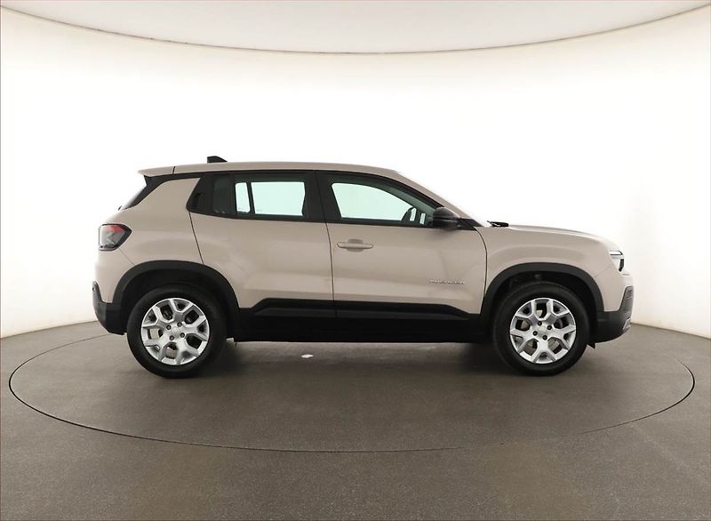 Jeep Avenger (2024) Altitude 1.2 Turbo - fotka 6 z 17