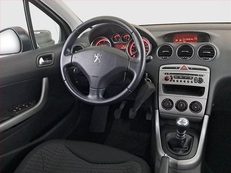 Peugeot 308 (2010) 1.6 HDi, 7 míst, Tažné - fotka 7 z 17