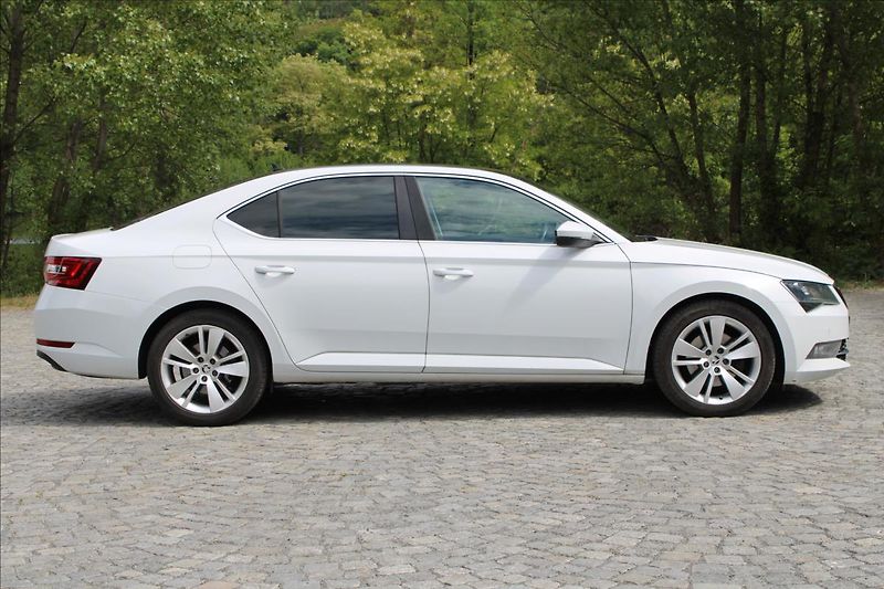 Škoda Superb 2.0 TDI/Style/4x4/DSG/140kW/CZ - fotka 7 z 40