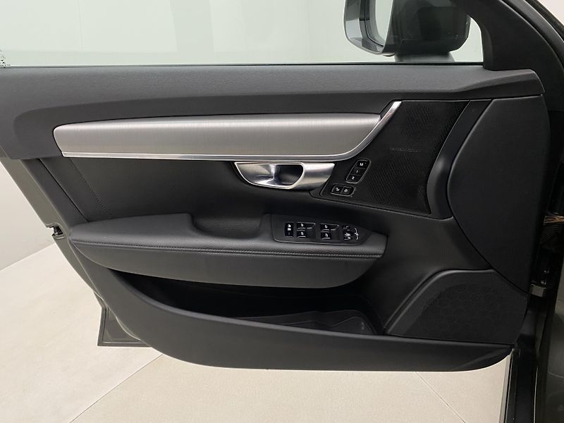 Volvo V90 CC D5 AWD MOMENTUM AUT CZ - fotka 7 z 44