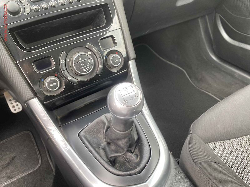 Peugeot 308 (2011) 1.6 VTI, Premium, +kola - fotka 15 z 17