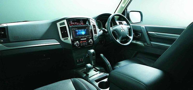 Mitsubishi Pajero při mezigeneračním setkání.