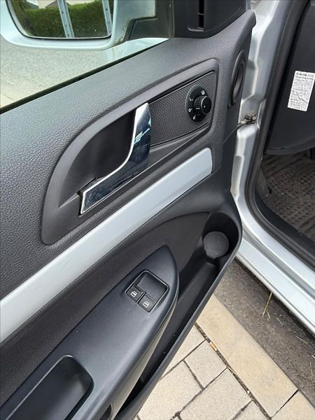 Škoda Octavia 1,6  1,6 DISEL - fotka 25 z 32