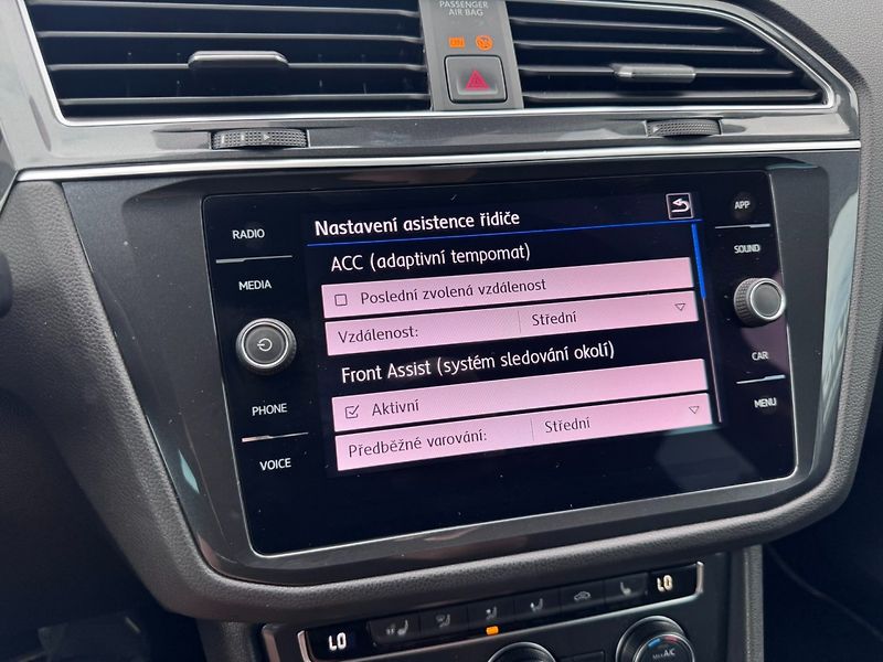 Volkswagen Tiguan (2020) R-LINE 1,5 TSI 110 KW 1. MAJ - fotka 32 z 50