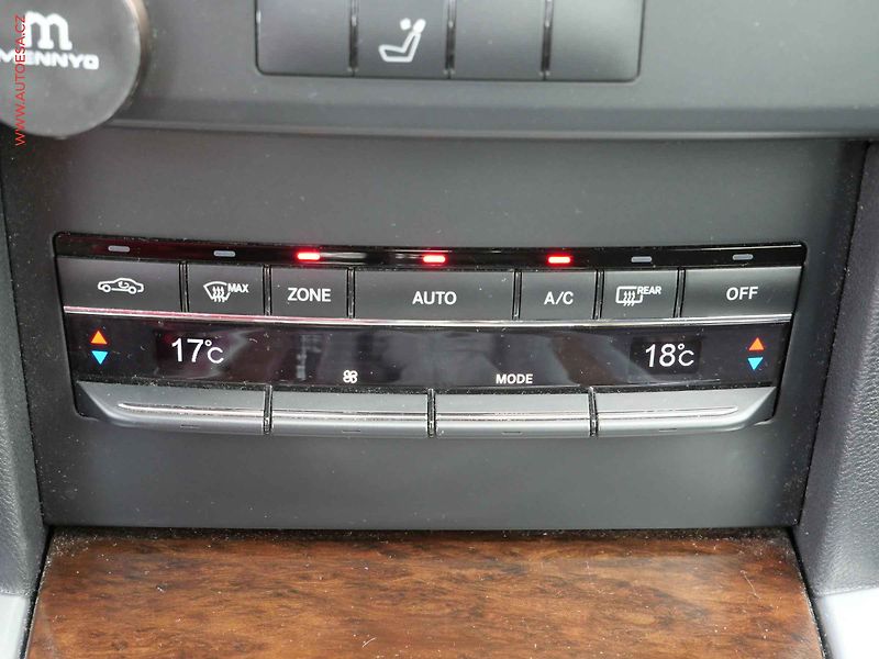 Mercedes-Benz Třídy E (2010) 1.8, AT, LED - fotka 16 z 22