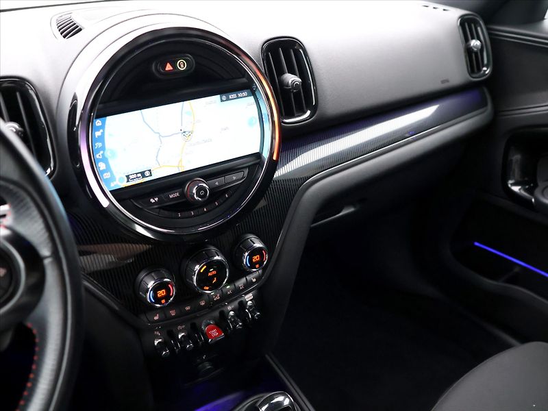 Mini Countryman 2,0 SD 140kW ALL4 Aut. LED - fotka 22 z 35