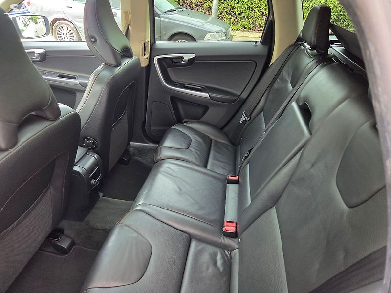 Volvo XC60 (2011) 2.0D 120Kw Manuál - fotka 19 z 29