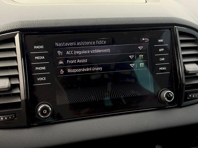 Škoda Karoq (2024) 1.5 TSI 110 kW DSG SportLine - fotka 18 z 23