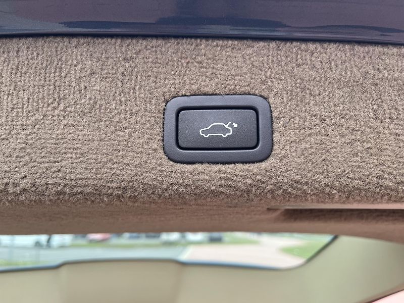 Volvo V70 2.4 D5 136 kW Automat - fotka 26 z 30