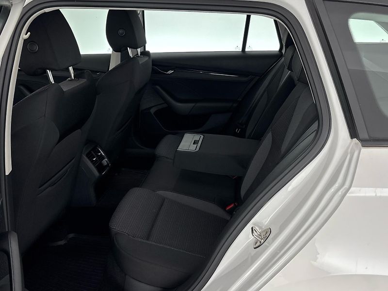 Škoda Octavia Ambition - fotka 8 z 25