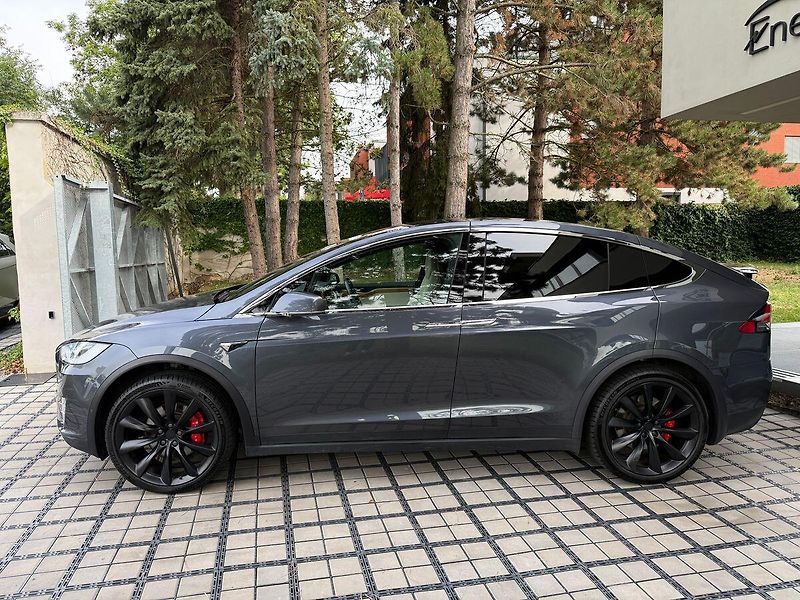 Tesla Model X Performance Ludicrous Mode - fotka 3 z 42