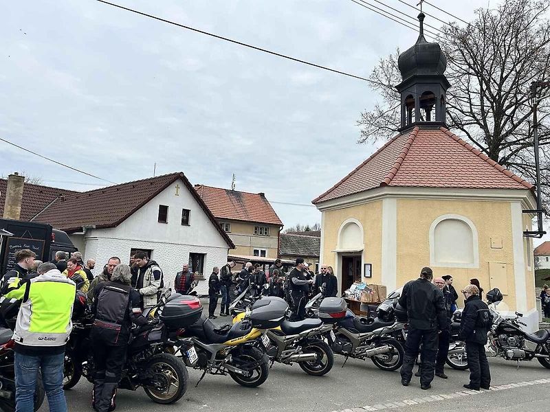 Žehnání motorek v Puclicích.