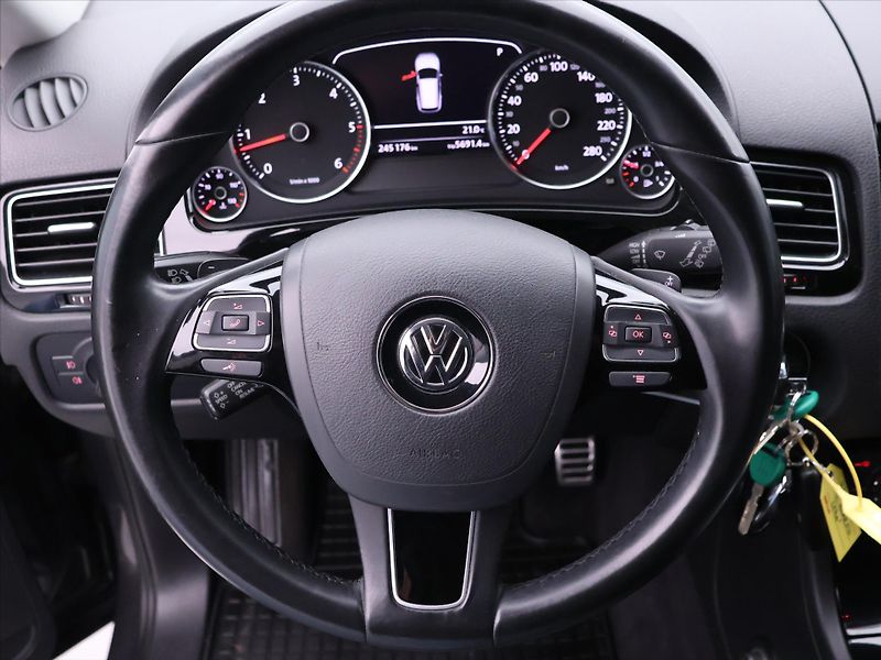Volkswagen Touareg 3,0 TDI 150kW V6 CZ - fotka 20 z 39
