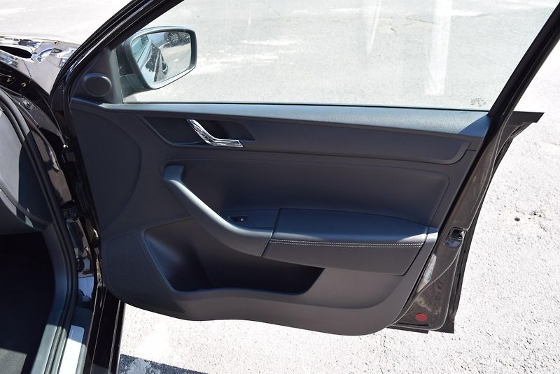 Škoda Rapid (2016) 1.2TSI 81kw STYLE XEN NAVI PAN - fotka 36 z 45