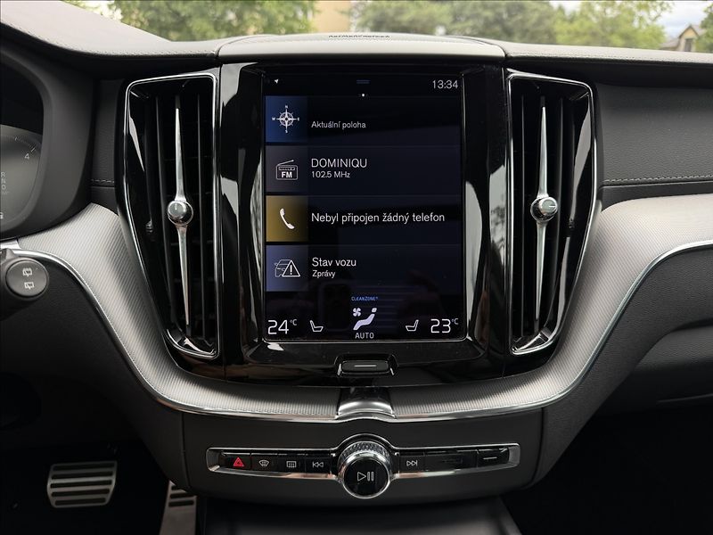 Volvo XC60 B4 2.0d 4X4 R-Design - fotka 18 z 29