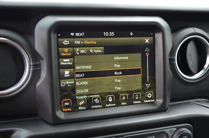 Jeep Wrangler (2022) Rubicon 4xe Unlimited 4x4 / ČR - fotka 40 z 52