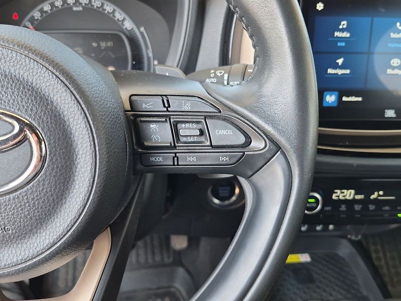 Toyota Aygo Executive Smart JBL 1,0 CVT - fotka 14 z 25