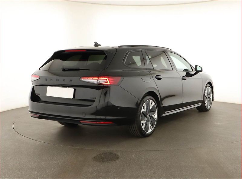 Škoda Superb (2025) 2.0 TDI, SPORTLINE, 4X4 - fotka 5 z 21