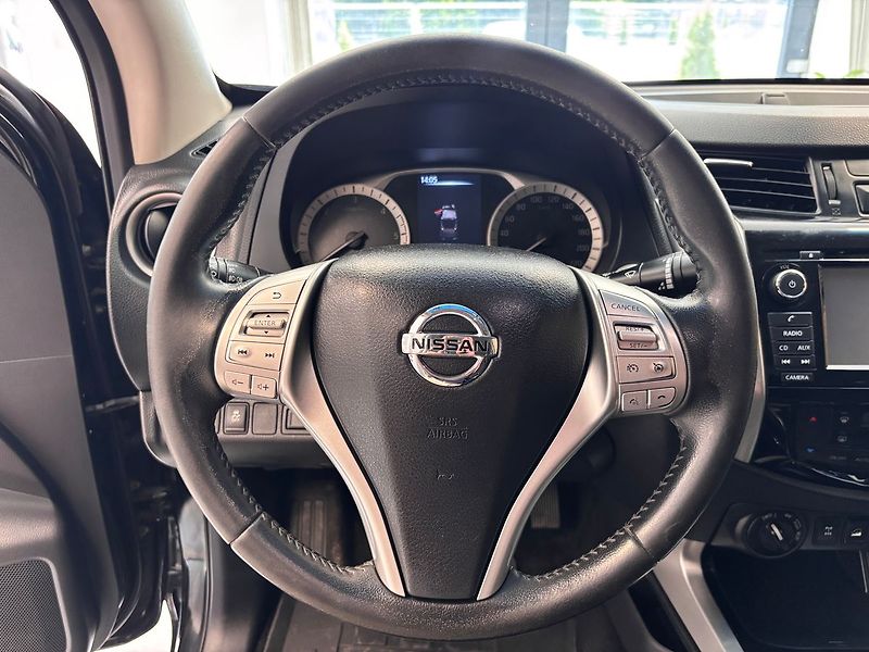 Nissan Navara 2.3 DCi Hardtop 4x4 automat - fotka 14 z 29