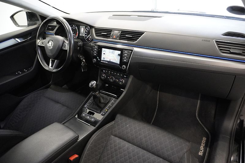 Škoda Superb 2,0 TDI 110kW - fotka 30 z 32
