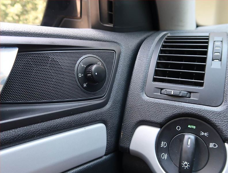 Škoda Octavia (2010) 1.6 TDI, Serv.kniha, Xenony - fotka 16 z 18