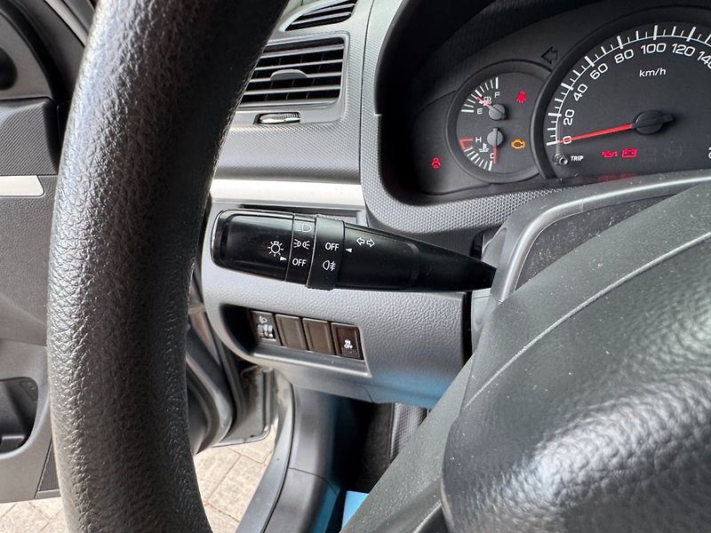 Suzuki Swift (2011) 1.2i - fotka 21 z 28