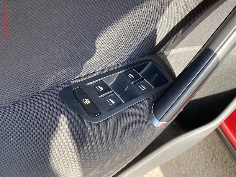 Volkswagen Golf (2014) 2.0 TSi, GTi, DSG, bixen - fotka 13 z 17