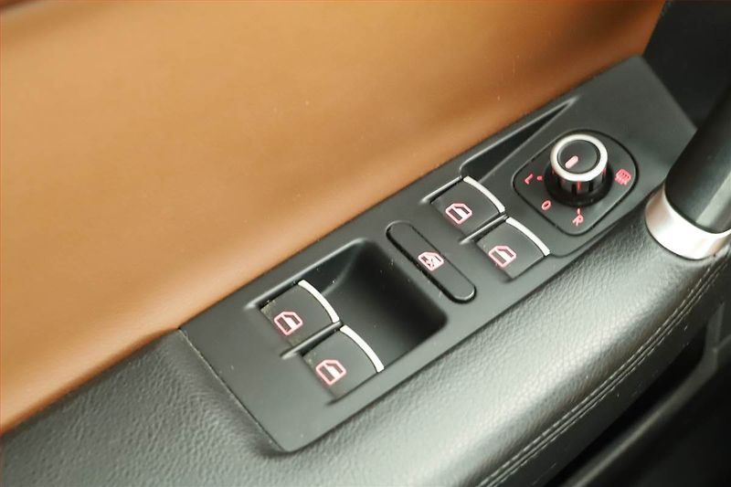 Volkswagen Passat (2012) 2.0 TDI, Automat, Xenony - fotka 10 z 15