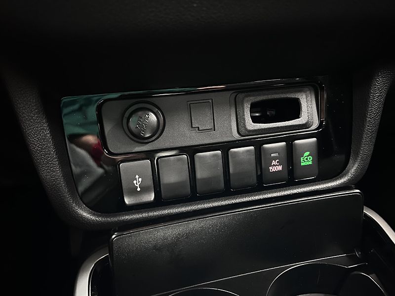 Mitsubishi Outlander 2.4 PHEV 165 kW, 4x4, 2020 - fotka 38 z 38