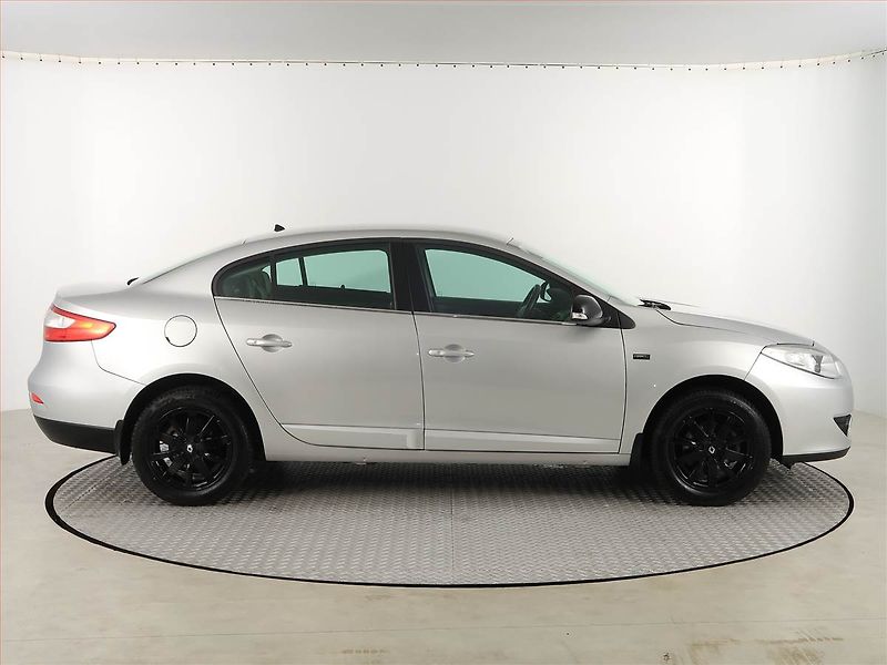 Renault Fluence (2012) 1.6 16V, Tempomat - fotka 6 z 18