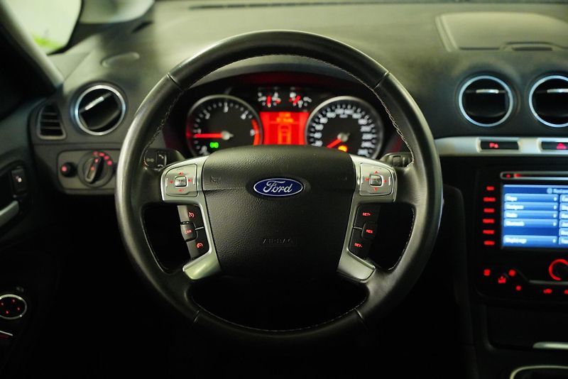 Ford S-MAX - fotka 19 z 28