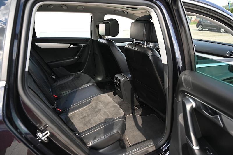 Volkswagen Passat Variant 2.0TDI 103KW Highline  - fotka 35 z 52