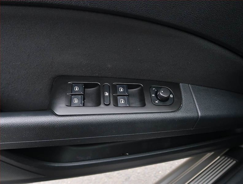 Škoda Superb (2011) 2.0 TDI, 4X4, Tempomat - fotka 21 z 21