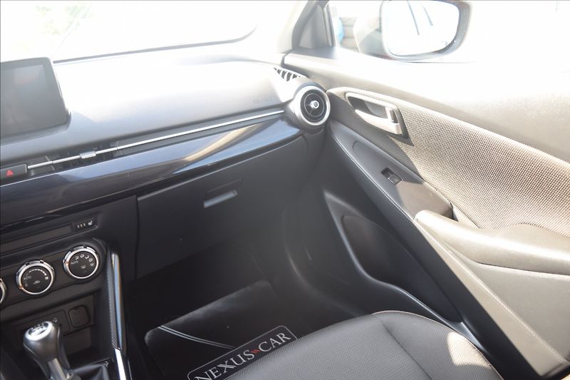 Mazda 2 1,5 i 66KW NÍZKÉ KM NOVÁ STK - fotka 32 z 49