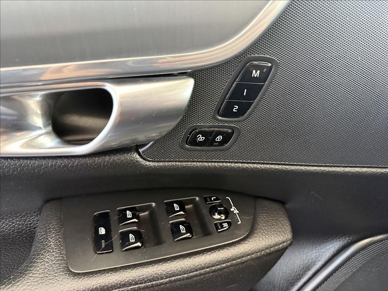 Volvo S90 2,0   173 kW,D5,4x4 - fotka 10 z 33