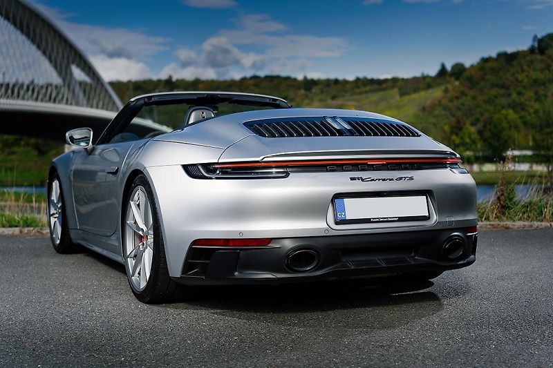 Porsche 911 (2023) - fotka 8 z 18