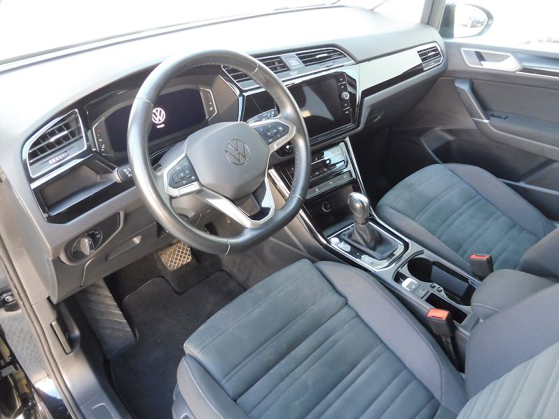 Volkswagen Touran (2022) Highline 1,5 TSI 110kW DSG - fotka 6 z 27