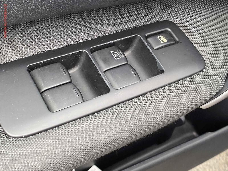 Nissan Qashqai (2012) 2.0, N-Connecta, panor - fotka 11 z 17