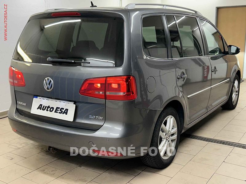 Volkswagen Touran (2013) 2.0 TDi, 2.maj,ČR, servis - fotka 2 z 3