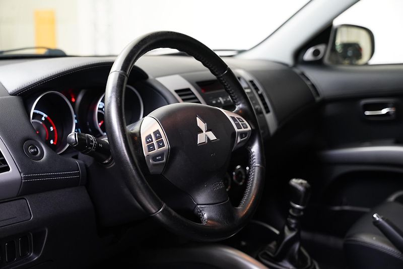 Mitsubishi Outlander - fotka 13 z 24