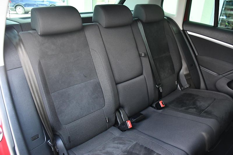 Volkswagen Tiguan 2.0TDi 110kW TAŽNÉ DSG 4MOTION - fotka 17 z 47