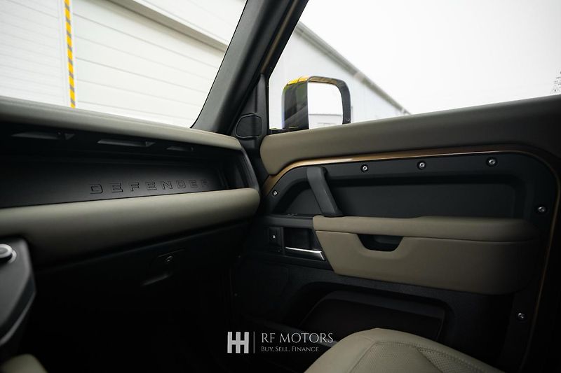 Land Rover Defender (2025) D250 MHEV X-Dynamic SE - fotka 49 z 52