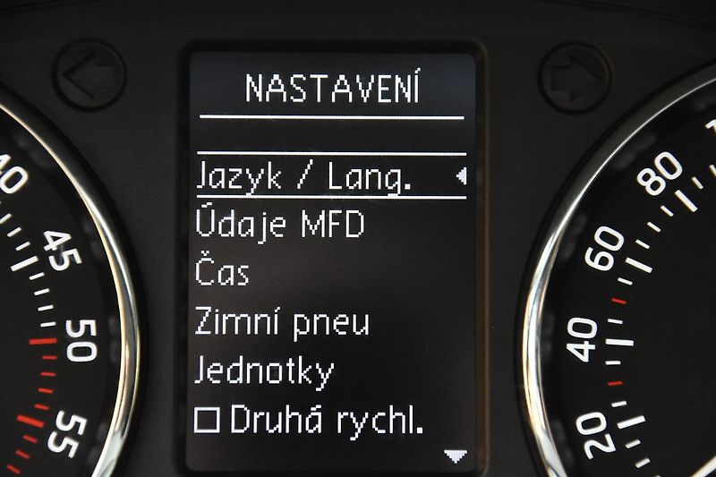 Škoda Rapid 1.6 TDi CR SPACEBACK STYLE - fotka 15 z 33