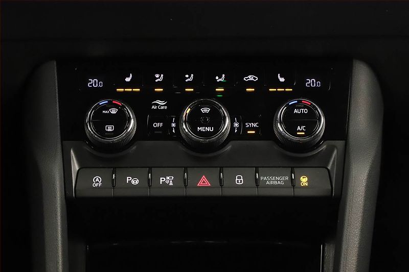 Škoda Karoq (2025) 1.5 TSI, SPORTLINE, AUTOMAT - fotka 20 z 24