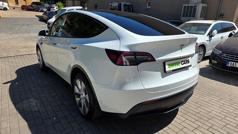 Tesla Model Y (2023) Long Range AWD DE SoH 92,4% - fotka 7 z 41